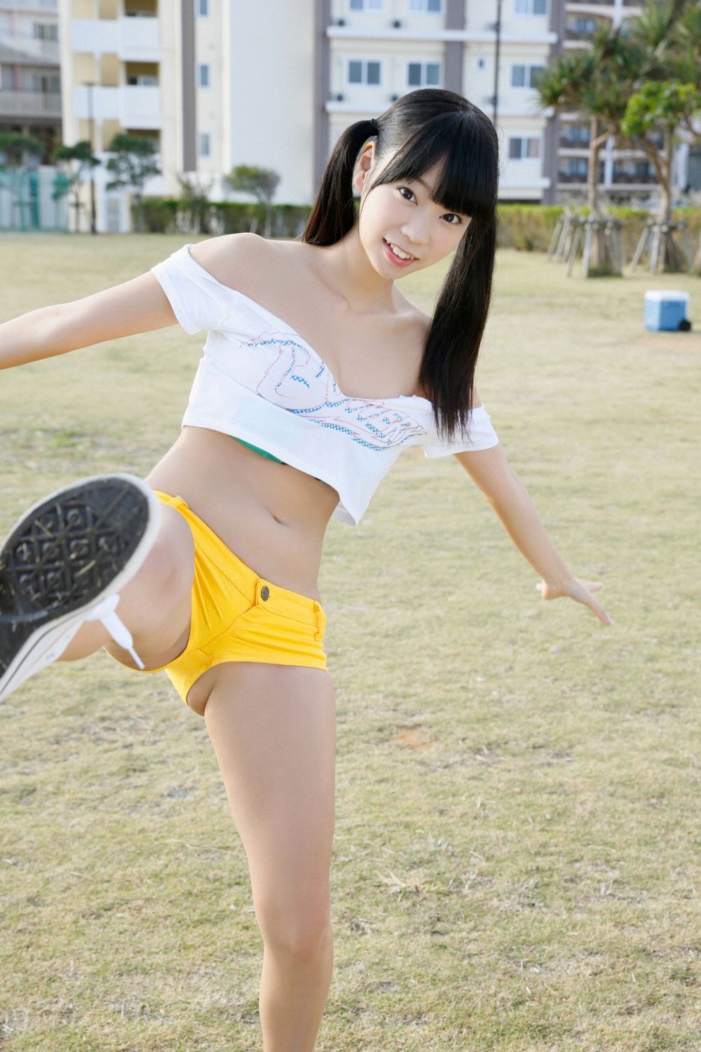 เล่มเดียวทั้งเล่ม Mariko Shinoda in L.A. !!》 [Weekly Young Jump] 2015 No.04-05 Photograph หน้า 1 No.97cc58